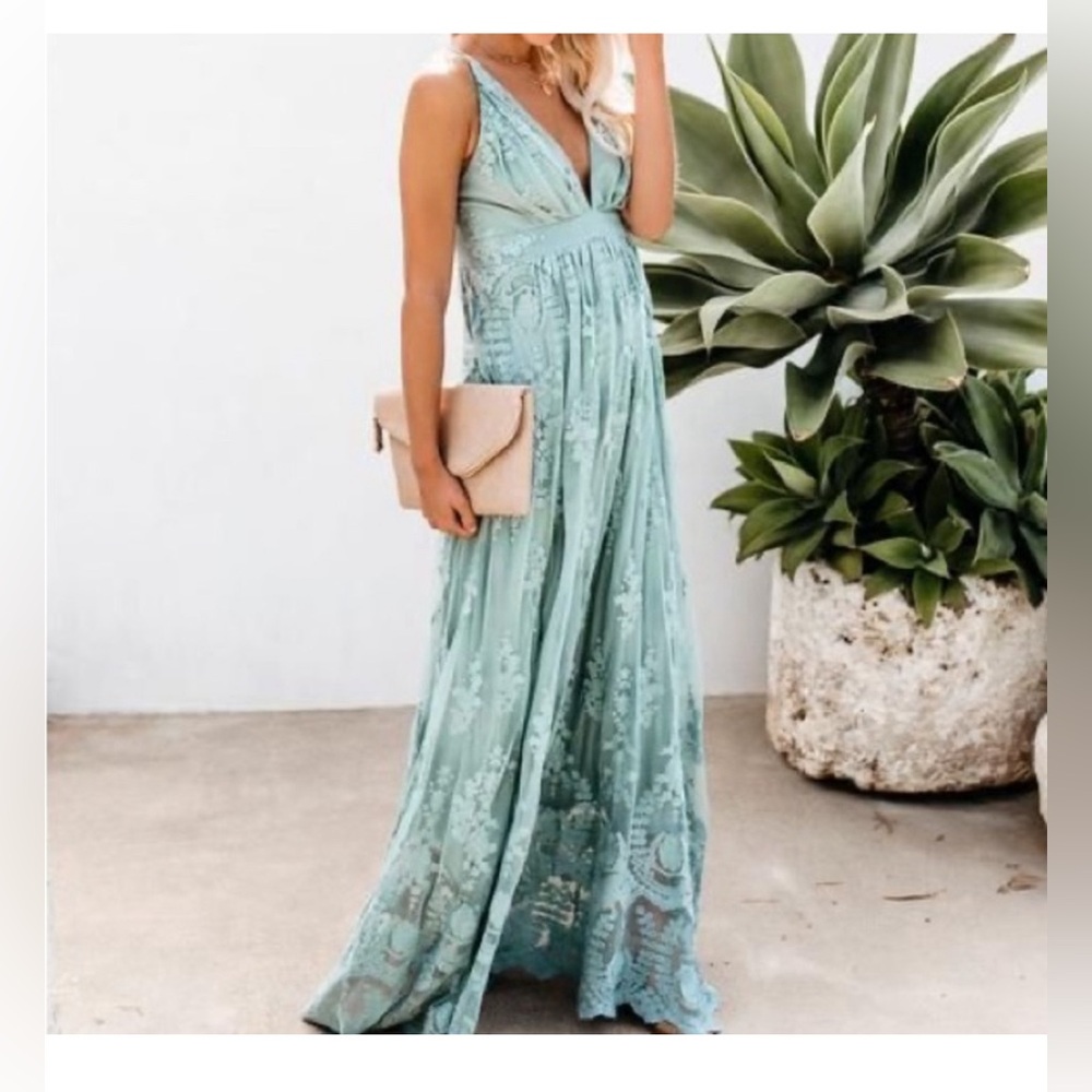 Lace maxi dress in color Jade size small never worn